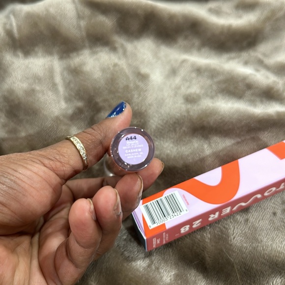 Lip Gloss - Picture 4 of 9